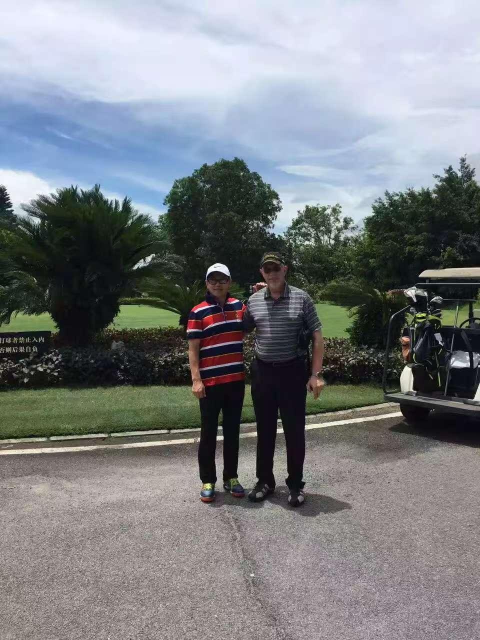 DongXin customer photo after business discussion